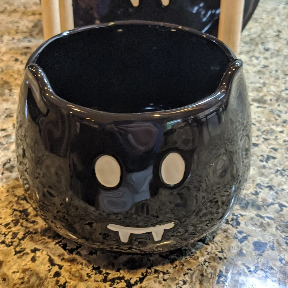Pottery Barn Kids Bowl Plates Black Bat Set Candy Dish Spooky Rare Retired Htf